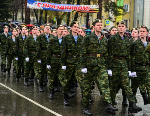 Парад Победы на главной площади Озёрска Парад Победы на главной площади Озёрска