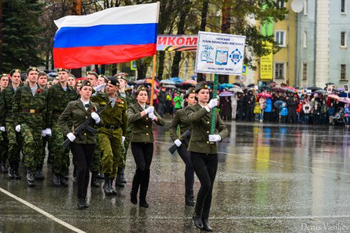 Парад Победы на главной площади Озёрска Парад Победы на главной площади Озёрска