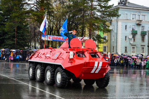 Парад Победы на главной площади Озёрска Парад Победы на главной площади Озёрска