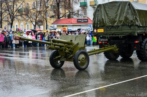 Парад Победы на главной площади Озёрска Парад Победы на главной площади Озёрска