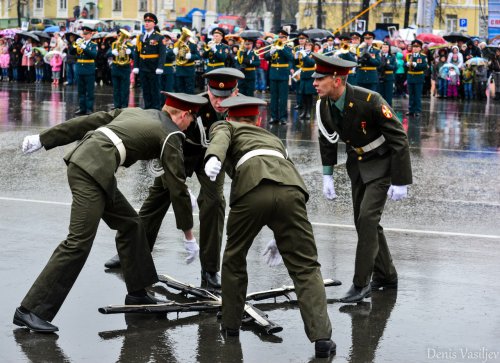 Парад Победы на главной площади Озёрска Парад Победы на главной площади Озёрска