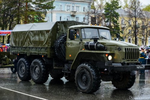 Парад Победы на главной площади Озёрска Парад Победы на главной площади Озёрска