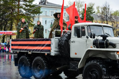 Парад Победы на главной площади Озёрска Парад Победы на главной площади Озёрска