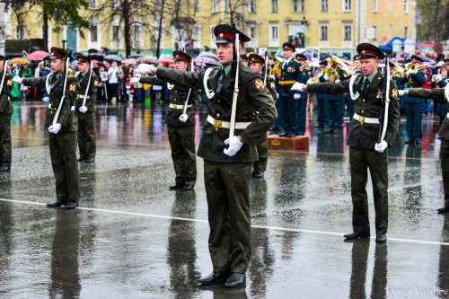 Парад Победы на главной площади Озёрска Парад Победы на главной площади Озёрска