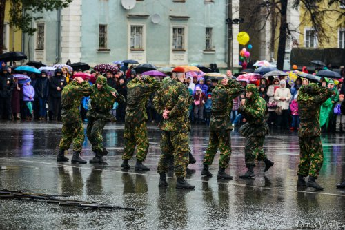 Парад Победы на главной площади Озёрска Парад Победы на главной площади Озёрска