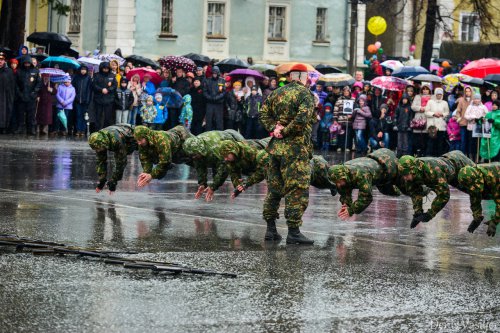 Парад Победы на главной площади Озёрска Парад Победы на главной площади Озёрска