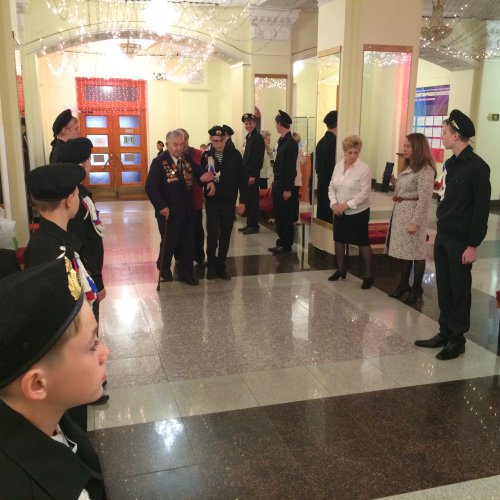 Волонтёры раздали георгиевские ленточки ветеранам Волонтёры раздали георгиевские ленточки ветеранам