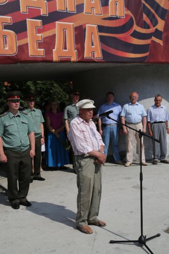 Озерчане возложили цветы к Вечному огню