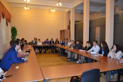 Молодые лидеры продолжают обучение Молодые лидеры продолжают обучение