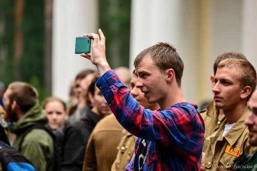 Нам песня строить и жить помогает…