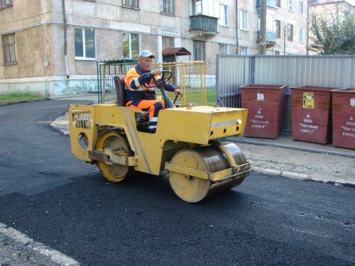 В Озёрске начали «латать» дворовые проезды В Озёрске начали «латать» дворовые проезды