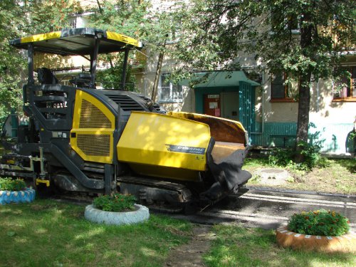 В Озёрске начали «латать» дворовые проезды В Озёрске начали «латать» дворовые проезды