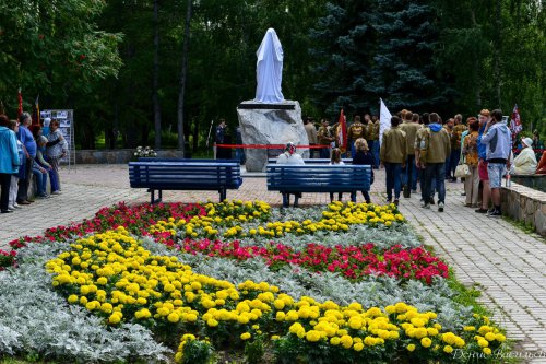 В Озёрске открыли памятник строителям В Озёрске открыли памятник строителям
