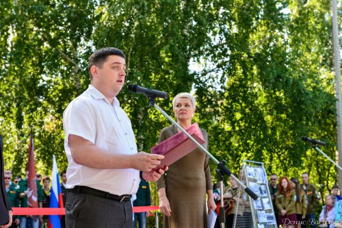 В Озёрске открыли памятник строителям В Озёрске открыли памятник строителям