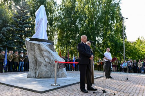 В Озёрске открыли памятник строителям В Озёрске открыли памятник строителям