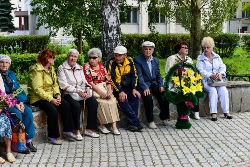 В Озёрске открыли памятник строителям В Озёрске открыли памятник строителям