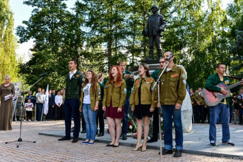 В Озёрске открыли памятник строителям В Озёрске открыли памятник строителям