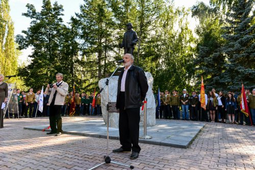 В Озёрске открыли памятник строителям В Озёрске открыли памятник строителям
