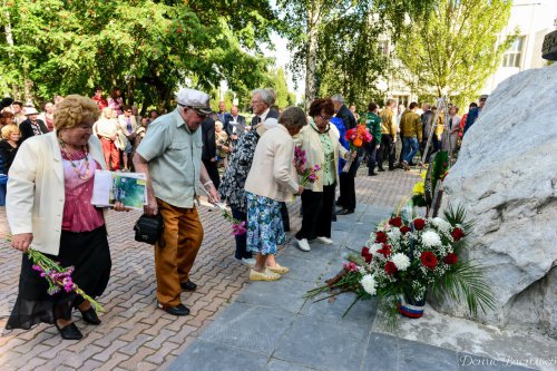 В Озёрске открыли памятник строителям В Озёрске открыли памятник строителям