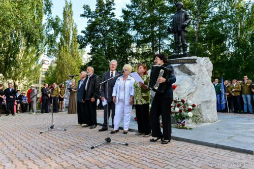 В Озёрске открыли памятник строителям В Озёрске открыли памятник строителям