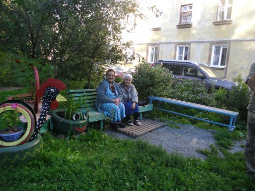 Красивых дворов все больше и больше Красивых дворов все больше и больше