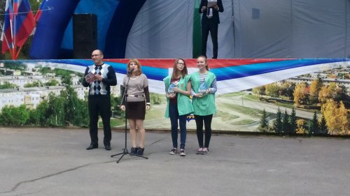 Молодёжь не осталась в стороне от празднования Дня флага России Молодёжь не осталась в стороне от празднования Дня флага России