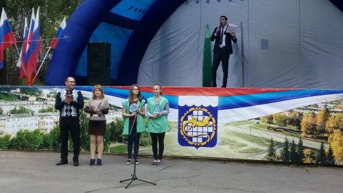 Молодёжь не осталась в стороне от празднования Дня флага России Молодёжь не осталась в стороне от празднования Дня флага России