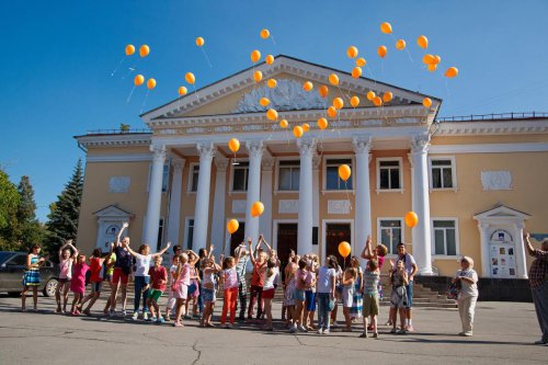«День в театре» – день премьер! Театральный сезон в Озерске открывается двенадцатичасовым марафоном уникальных событий. «День в театре» – день премьер! Театральный сезон в Озерске открывается двенадцатичасовым марафоном уникальных событий.