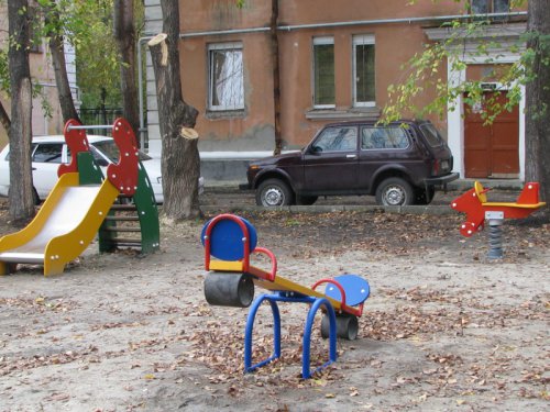 Во дворах Озерска стало больше ярких красок Во дворах Озерска стало больше ярких красок