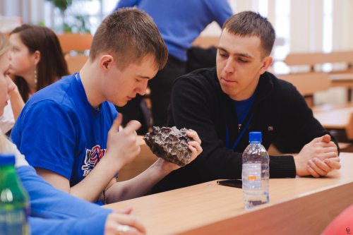 У школьников Озерска есть возможность изучить метеоритные осколки Антарктиды вместе с учеными У школьников Озерска есть возможность изучить метеоритные осколки Антарктиды вместе с учеными