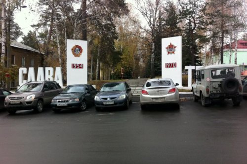 В Озерске автовладельцы повадились бросать машины на пешеходном маршруте В Озерске автовладельцы повадились бросать машины на пешеходном маршруте