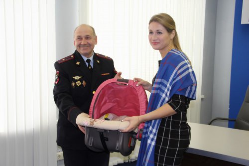 В роддомах Магнитогорска мамам в день выписки выдадут детские автокресла В роддомах Магнитогорска мамам в день выписки выдадут детские автокресла