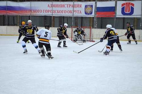 Озерские полицейские сыграли в «настоящий хоккей»