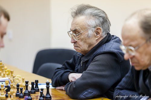 Пешка в миттельшпиле, слоновый эндшпиль и «спертый» мат Пешка в миттельшпиле, слоновый эндшпиль и «спертый» мат