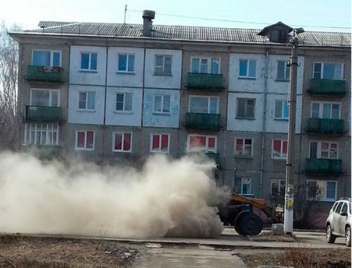 Уборщик дорог повергает в бегство жителей Метлино Уборщик дорог повергает в бегство жителей Метлино