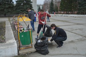 «Единороссы» и учащаяся молодежь навели порядок. Фоторепортаж «Единороссы» и учащаяся молодежь навели порядок. Фоторепортаж