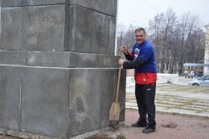 «Единороссы» и учащаяся молодежь навели порядок. Фоторепортаж «Единороссы» и учащаяся молодежь навели порядок. Фоторепортаж