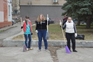 «Единороссы» и учащаяся молодежь навели порядок. Фоторепортаж «Единороссы» и учащаяся молодежь навели порядок. Фоторепортаж