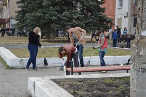 «Единороссы» и учащаяся молодежь навели порядок. Фоторепортаж «Единороссы» и учащаяся молодежь навели порядок. Фоторепортаж