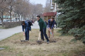 «Единороссы» и учащаяся молодежь навели порядок. Фоторепортаж «Единороссы» и учащаяся молодежь навели порядок. Фоторепортаж