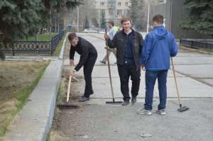 «Единороссы» и учащаяся молодежь навели порядок. Фоторепортаж «Единороссы» и учащаяся молодежь навели порядок. Фоторепортаж