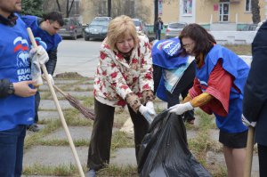 «Единороссы» и учащаяся молодежь навели порядок. Фоторепортаж «Единороссы» и учащаяся молодежь навели порядок. Фоторепортаж