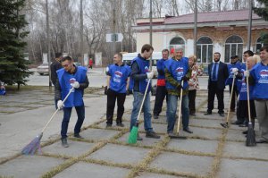 «Единороссы» и учащаяся молодежь навели порядок. Фоторепортаж «Единороссы» и учащаяся молодежь навели порядок. Фоторепортаж