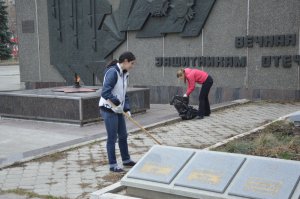 «Единороссы» и учащаяся молодежь навели порядок. Фоторепортаж «Единороссы» и учащаяся молодежь навели порядок. Фоторепортаж
