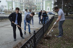 «Единороссы» и учащаяся молодежь навели порядок. Фоторепортаж «Единороссы» и учащаяся молодежь навели порядок. Фоторепортаж