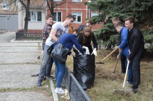 «Единороссы» и учащаяся молодежь навели порядок. Фоторепортаж «Единороссы» и учащаяся молодежь навели порядок. Фоторепортаж