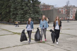 «Единороссы» и учащаяся молодежь навели порядок. Фоторепортаж «Единороссы» и учащаяся молодежь навели порядок. Фоторепортаж