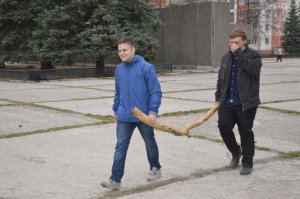 «Единороссы» и учащаяся молодежь навели порядок. Фоторепортаж «Единороссы» и учащаяся молодежь навели порядок. Фоторепортаж