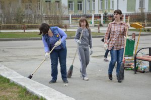 «Единороссы» и учащаяся молодежь навели порядок. Фоторепортаж «Единороссы» и учащаяся молодежь навели порядок. Фоторепортаж
