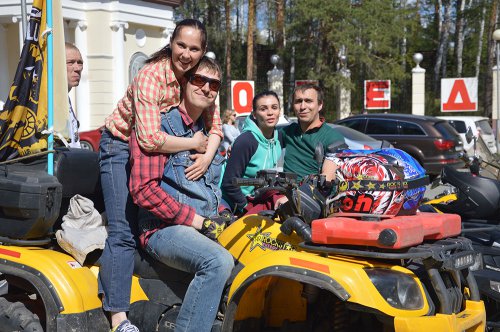 Дороги хватит для всех: в Озерске стартовал мотосезон Дороги хватит для всех: в Озерске стартовал мотосезон